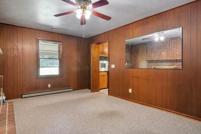 Building Photo - Charming 3 Bedroom Home with Tranquil Sett...