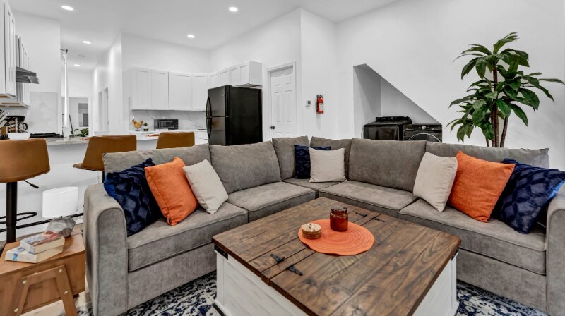 Building Photo - 574 Niagara St