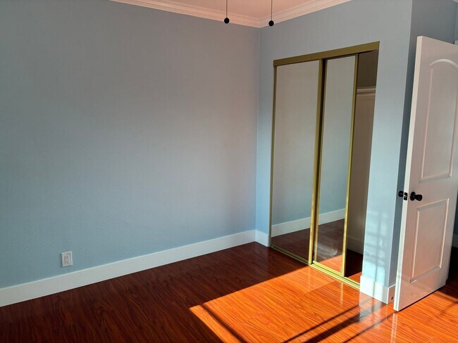 Building Photo - 5 Bedroom 4 Bath House in Garden Grove
