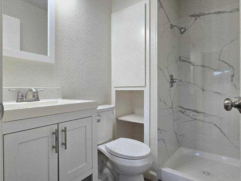 Building Photo - 1685 Chesterton Cir