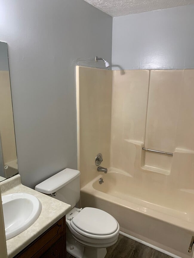 Building Photo - 2/2 Duplex in 5 POINTS near Memorial Park!!!  Available April 2026