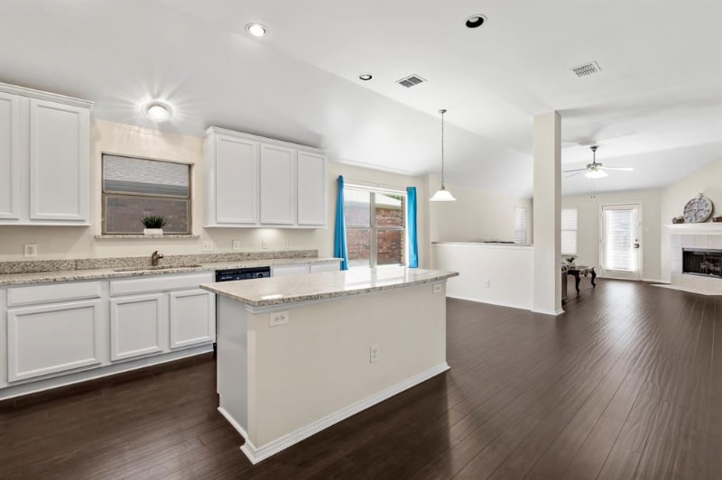 Building Photo - 2356 Aurora Dr