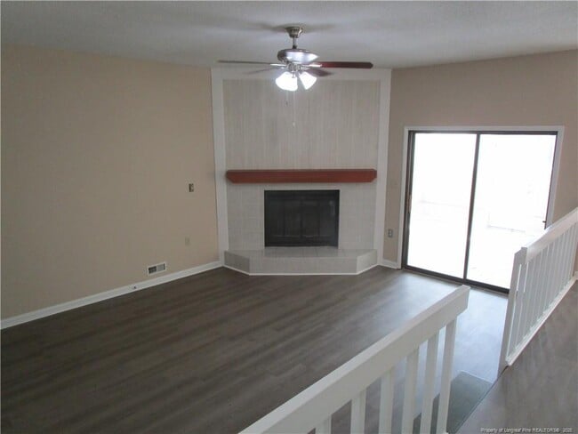Building Photo - 2120 Lothbury Dr