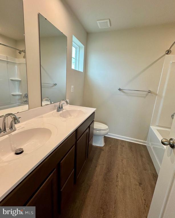 Building Photo - 2701 Apricot Dr
