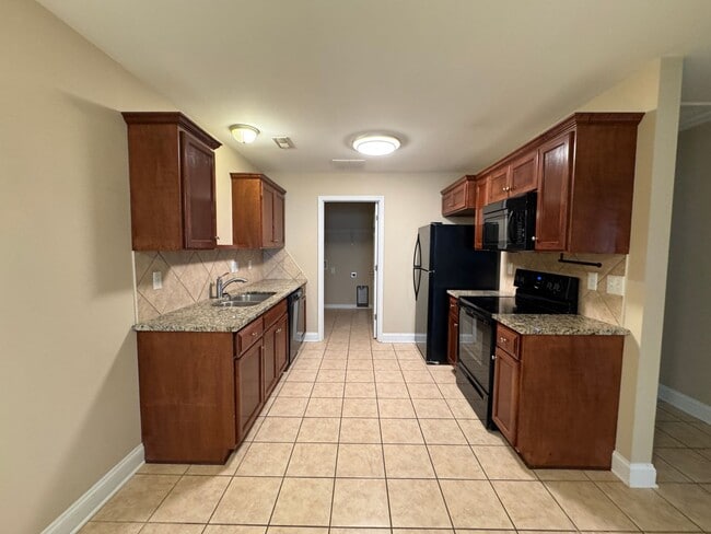 Building Photo - Available to Show