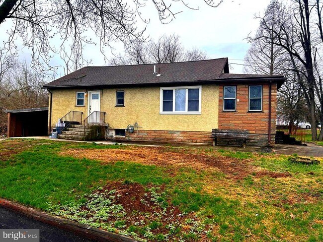 Building Photo - 1063 Tanyard Rd