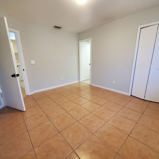 Building Photo - 419/421 Hancock Bridge Parkway