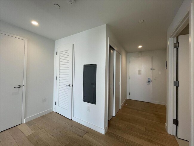 Building Photo - 13101 40th Rd