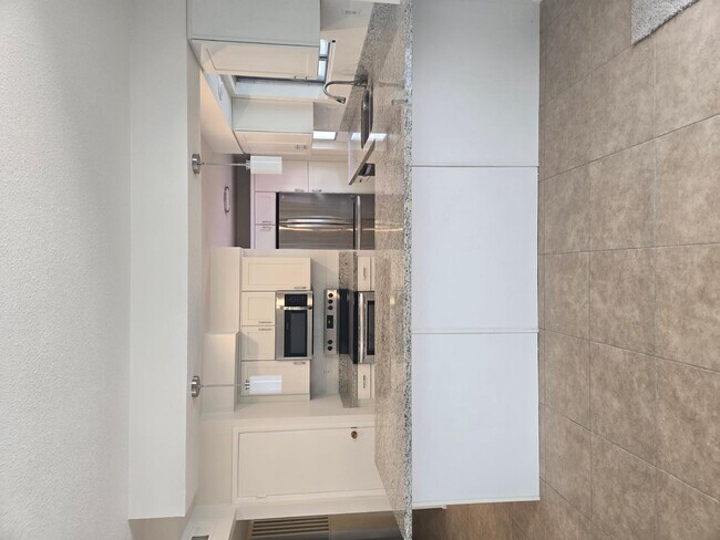 Building Photo - 1719 N Circle Dr