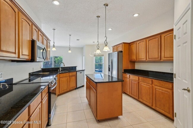 Building Photo - 929 Hialeah St