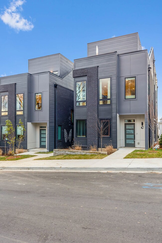 Building Photo - 761 Lynwood Ave