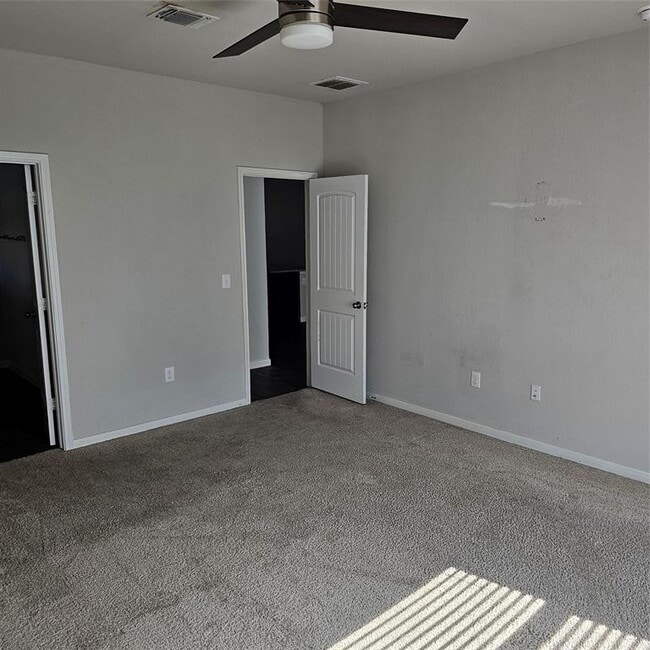 Building Photo - 14010 Macquarie Dr