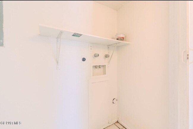 Building Photo - 226 Moon River St