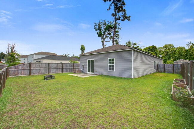 Building Photo - 347 Matuskovic Dr