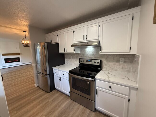 Primary Photo - 1 Sundance Dr