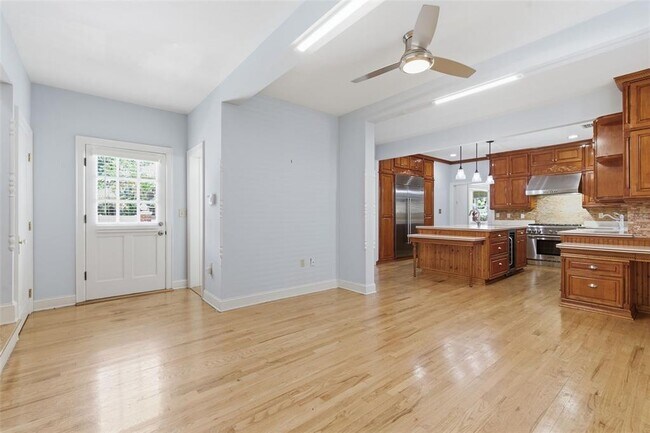 Building Photo - 555 18th Ave NE