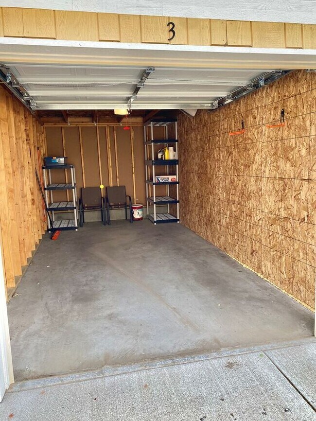 Building Photo - Fantastic 2 Bed, 2 Bath Condo With Detache...