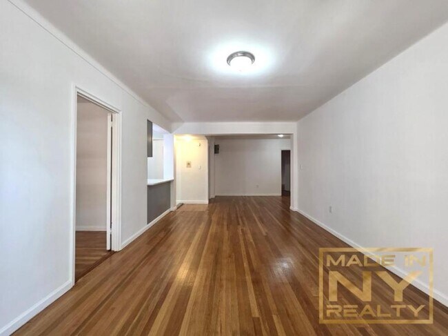 Building Photo - 3 bedroom in KEW GARDENS NY 11415