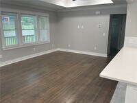 Building Photo - 510 S Pleasant St