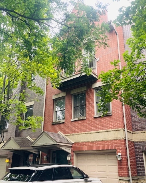 Primary Photo - 556 E 32nd St