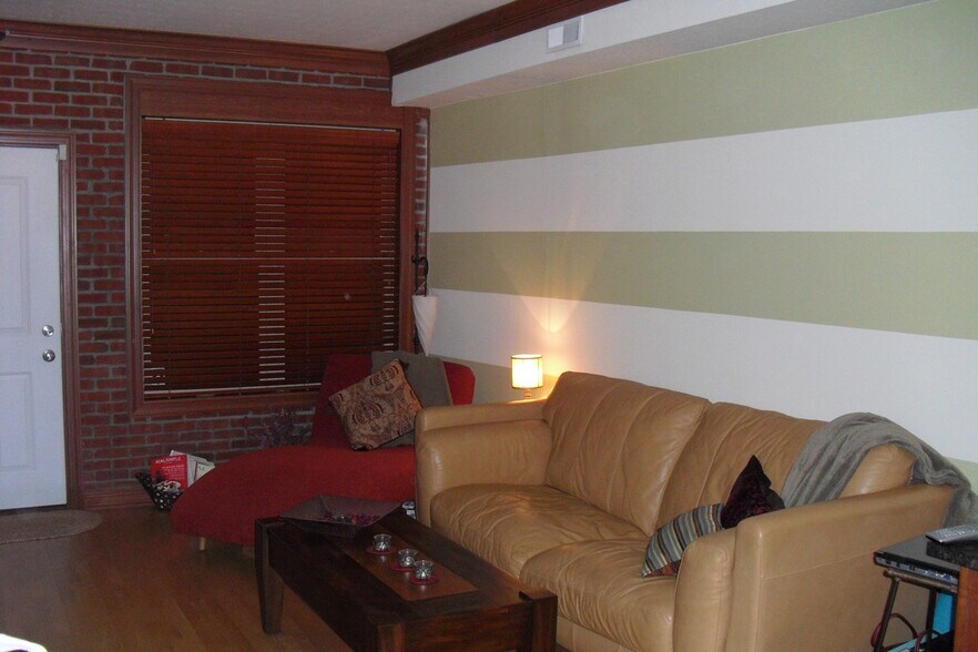 Main room - 6 Clark Pl