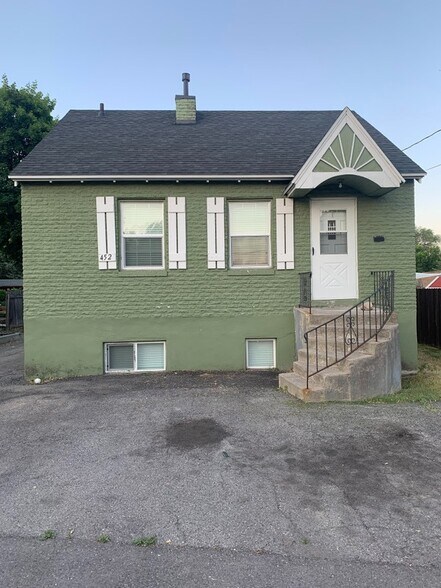 Building Photo - 452 E 700 N