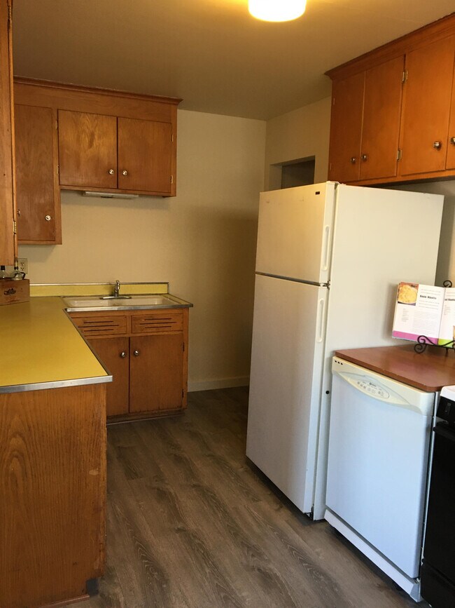 Building Photo - 5608 S 28th Ave