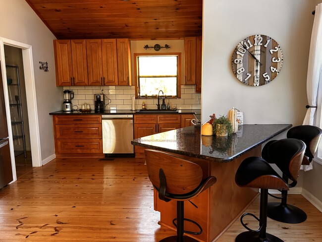 Building Photo - 348 Cozy Cove Hollow