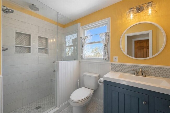 Building Photo - 400 3rd Beach Rd