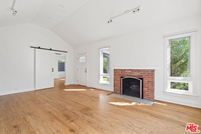 Building Photo - 949 S Muirfield Rd