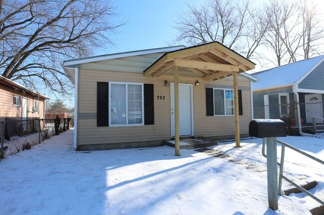 Primary Photo - Newly Remodeled 3 Bedroom Home