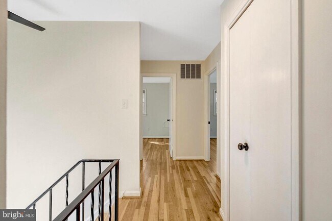 Building Photo - 6805 Reynard Dr