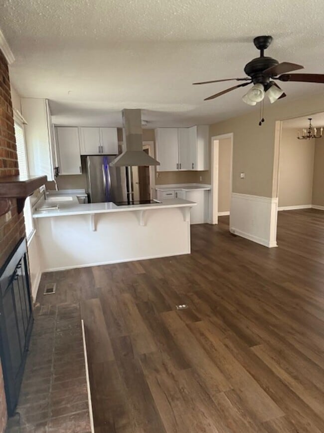 Building Photo - 3 Bedroom, 3 Bath House (COMING SOON)