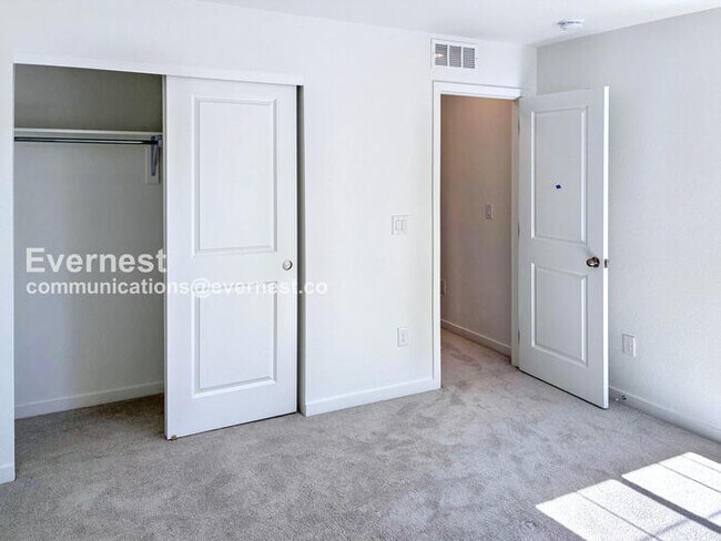 Building Photo - 740 Columbia St