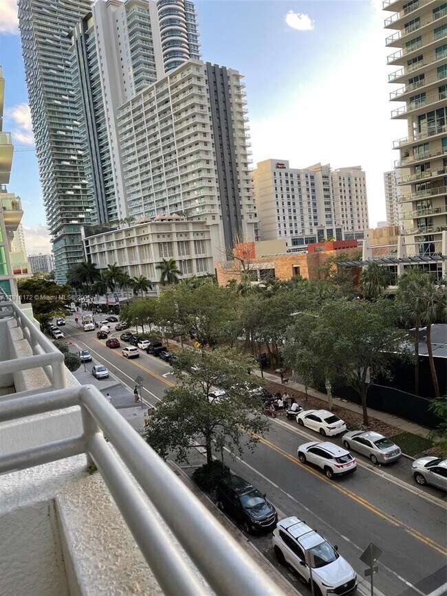 Building Photo - 1050 Brickell Ave