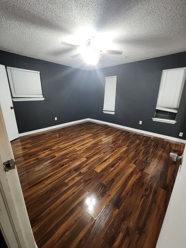 Building Photo - Charming 5 Bedroom Home- Your Path to Homeownership Starts Here!
