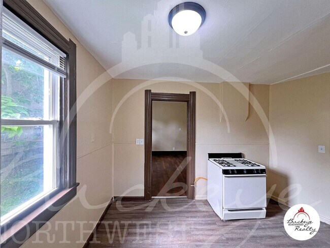 Building Photo - 601-603 Milton