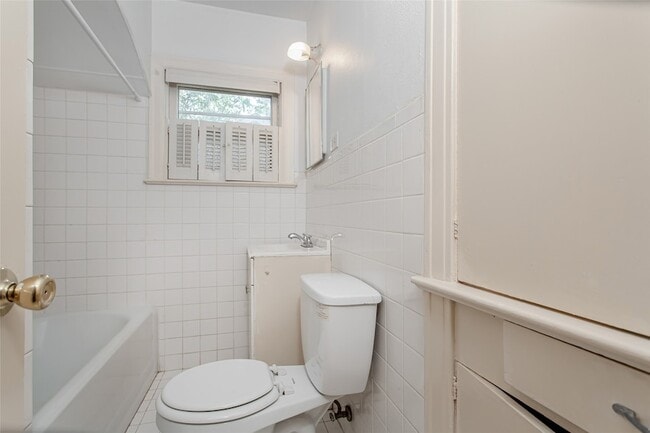 Building Photo - 3515 Fairview Ave