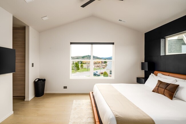 Building Photo - Modern Fully Furnished Condo for Rent- Minutes from the Hospital and Downtown Bozeman