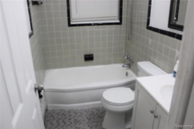 Building Photo - Updated Inkster 3 Bed / 1 Bath Home w/ Garage & Basement