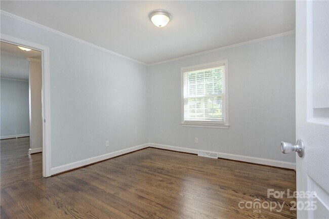 Building Photo - 308 Seneca Pl