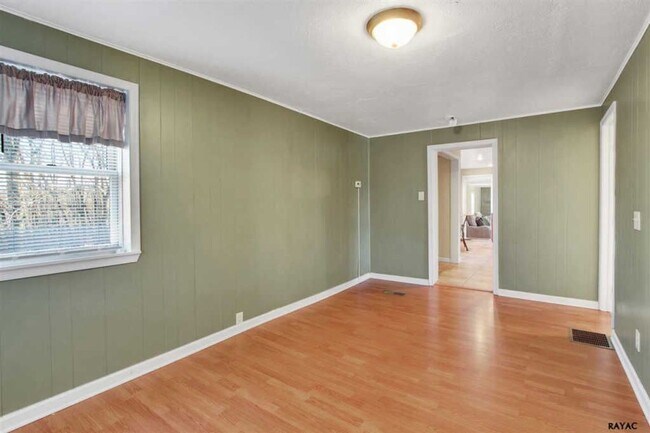 Building Photo - Coming Soon - Beautiful 3 Bedroom, 1 Bath ...