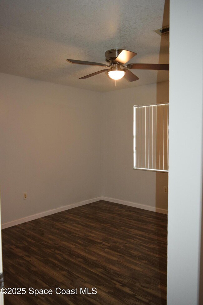 Building Photo - 1067 Ellen Ct