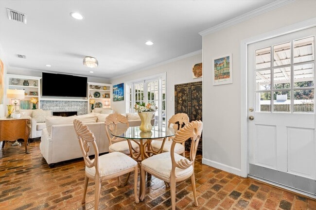 Building Photo - Spacious 4-Bedroom Home with Pool, Two Pri...