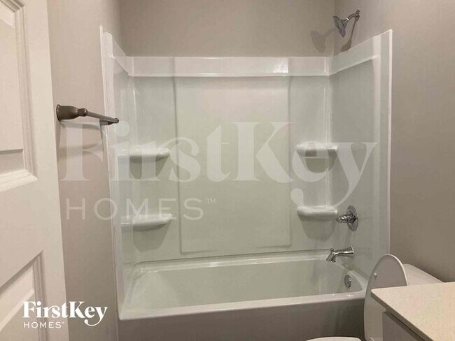 Building Photo - 130 Avalon Wy