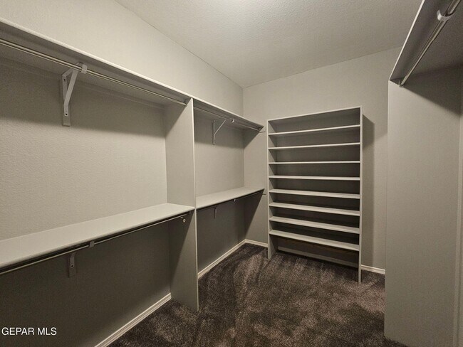 Building Photo - 7565 Wolf Creek Dr