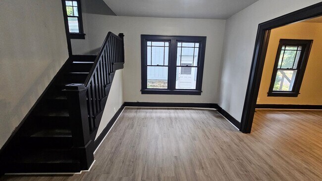 Building Photo - 52-56-56 Rowland Ave