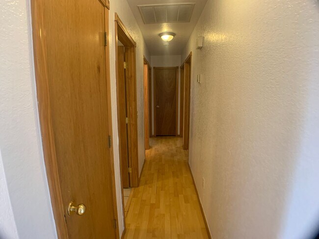 Building Photo - Moore 3 Bed 2 Bath