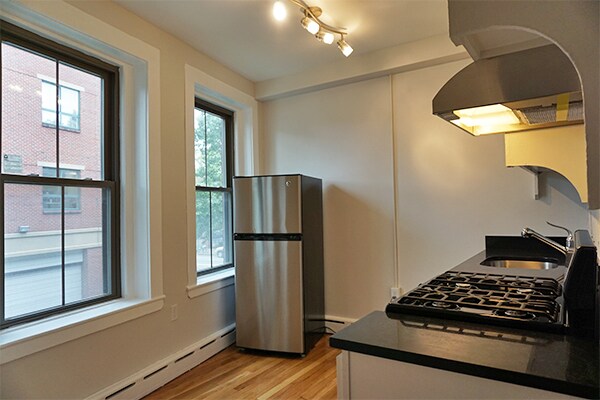 Building Photo - 106 Willow St