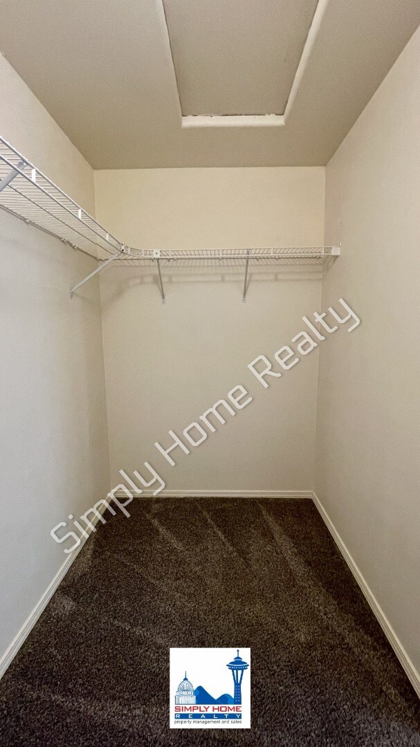 Building Photo - Step Inside To This Spacious & Comfortable 3-Bedroom Home!
